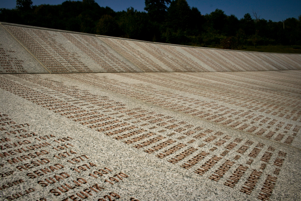 El memorial de Srebrenica (©Giacomo Rosso)
